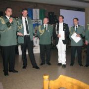 Im Rahmen des Preisschießens waren (v.rechts n. links) Hans-Dieter Lessmann (30 Ring), Christian Potthast (29 Ring) und Johannes Gröne (28 Ring) am treffsichersten und sicherten sich die Gutscheine der ortsansässigen Geschäfte.