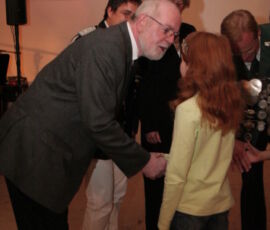 Glückwünsche auch von Pater Gerd Blick an unser Kinderkönigspaar